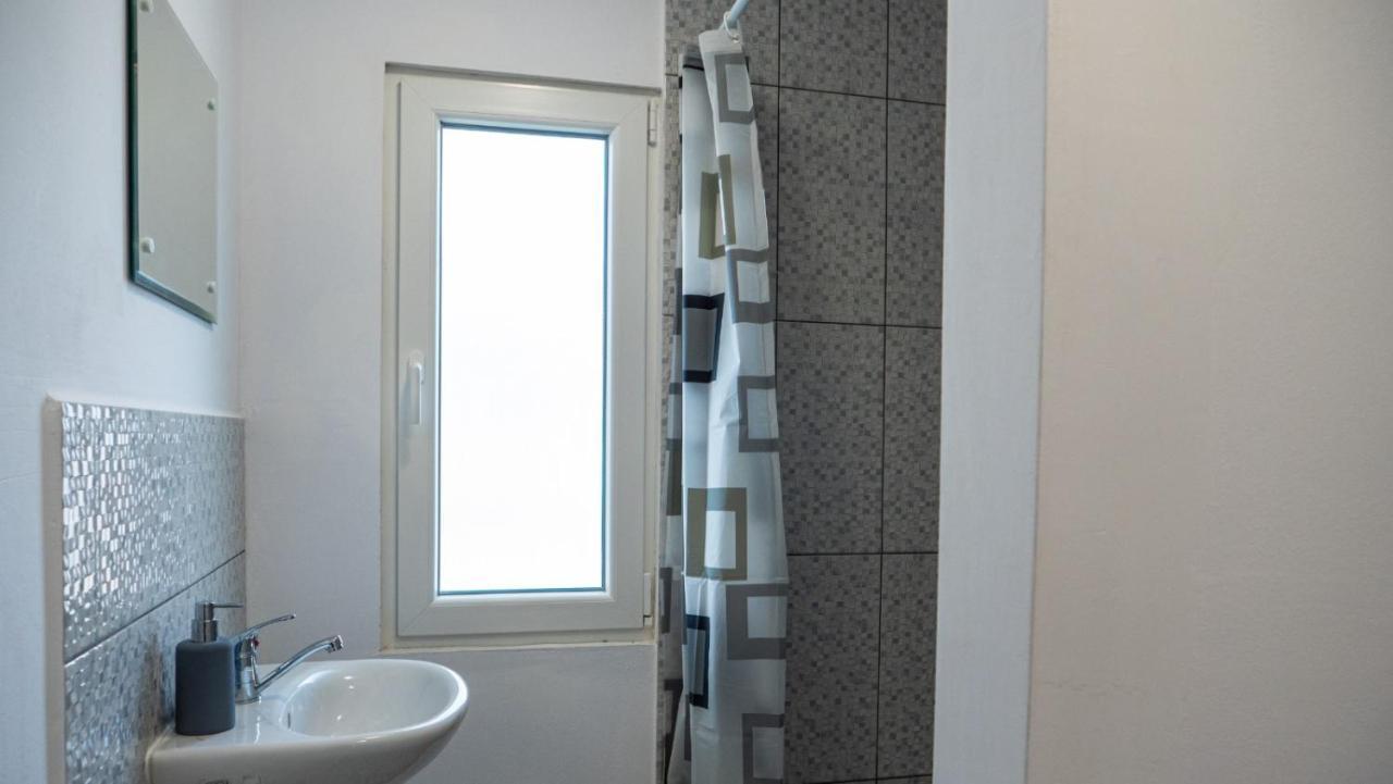 Aparthotel Poiana Cu Flori à Satu Mare Extérieur photo