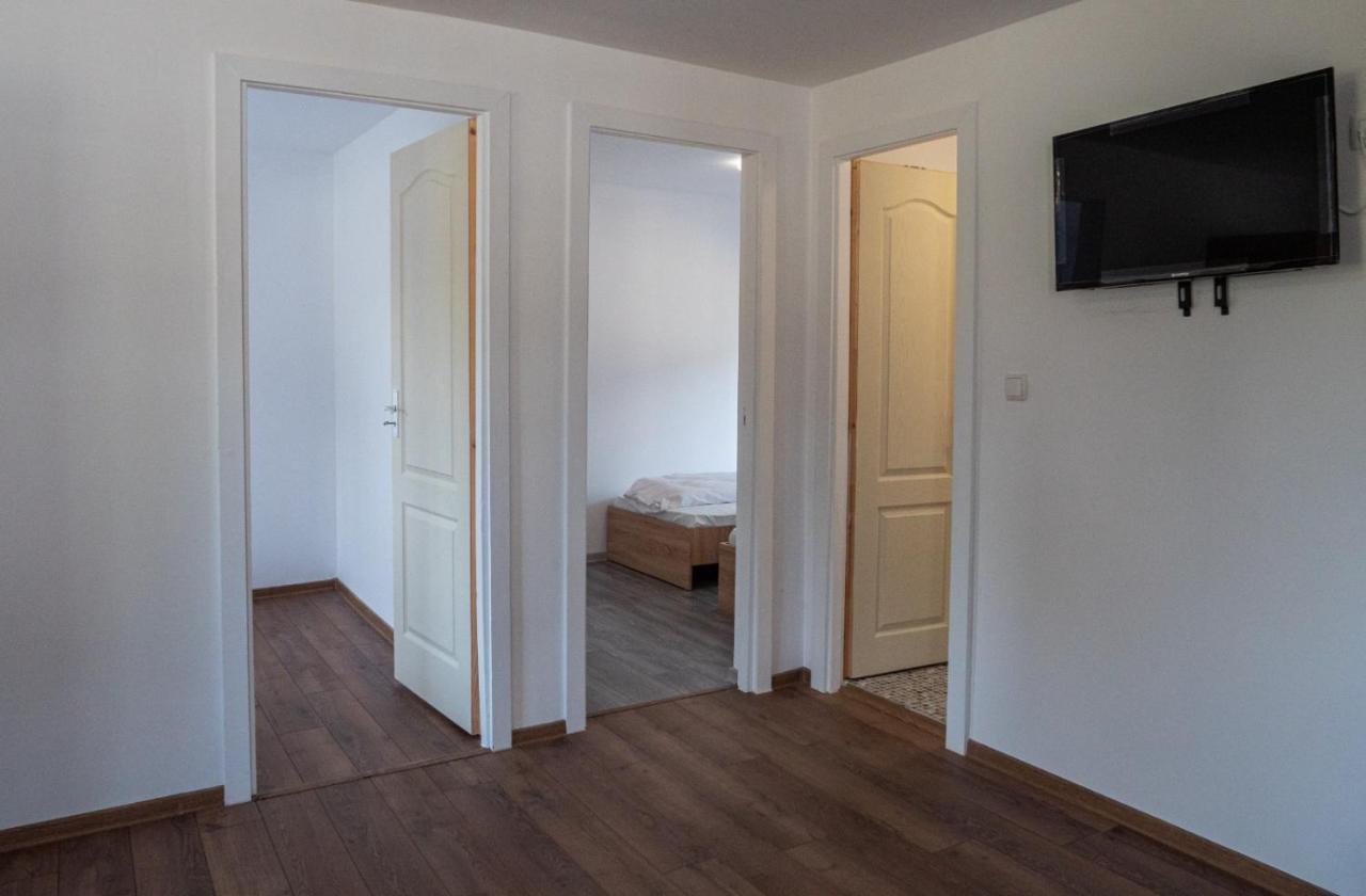 Aparthotel Poiana Cu Flori à Satu Mare Extérieur photo