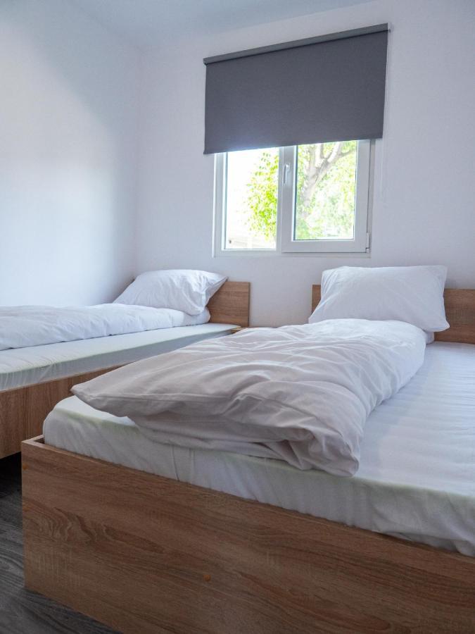Aparthotel Poiana Cu Flori à Satu Mare Extérieur photo